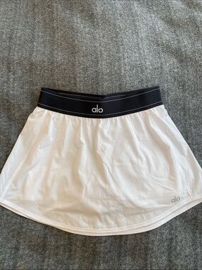 ALO Yoga White Tennis Skirt with Black Waistband